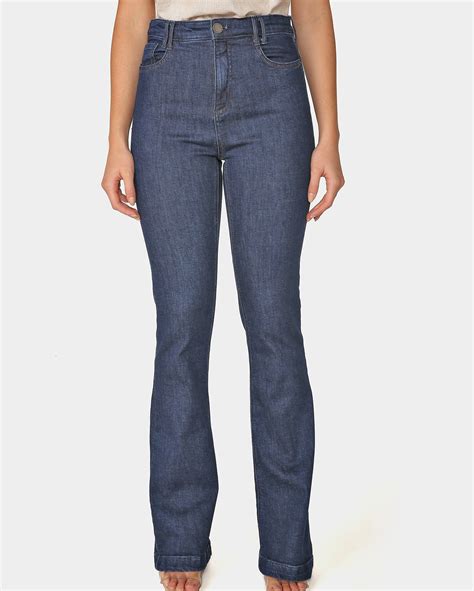 Riachuelo Calça jeans feminina bootcut denim escuro AK by Riachuelo