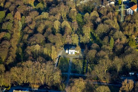 Luftbild Gladbeck Grabreihen auf dem Gelände des Friedhofes Friedhof