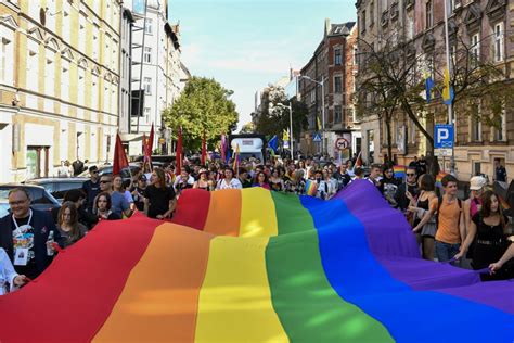 KE wypłaci pieniądze Polsce za wycofanie się ze stref wolnych od LGBT