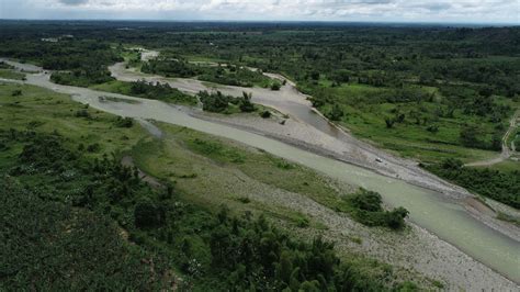 ALCALDE INSPECCIONA TRABAJOS DE DRAGADO Y ENCAUSAMIENTO DEL RÍO