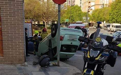 Un Coche Vuelca En Un Aparatoso Accidente En Valencia Las Provincias