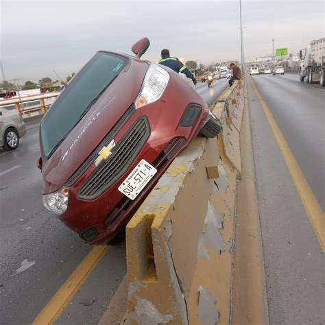 Invade carril y provoca accidente en el Periférico Reporte Laguna