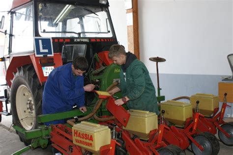 MECHANIK OPERATOR POJAZDÓW I MASZYN ROLNICZYCH Zespół Szkół