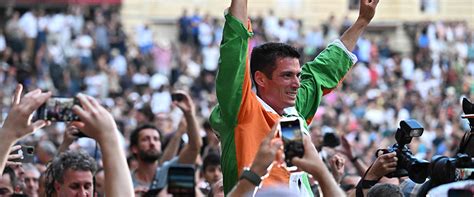 Foto Hot Rubate Da Un Maniaco Al Palio Di Siena Archivio Di Immagini