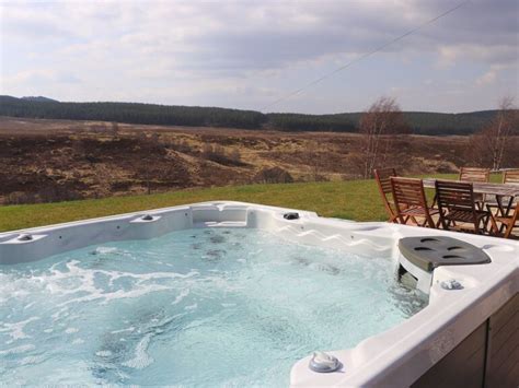 Scottish Highland Hot Tub Lodge Hideaway