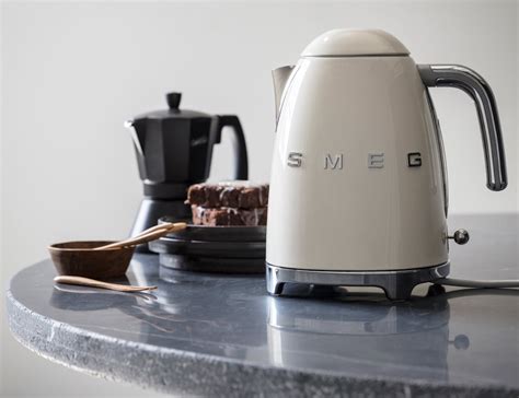 Smeg S Retro Style Electric Kettle Gadget Flow