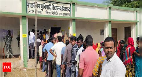 Slow Voter Turnout In Maharashtra At 18 14 Jharkhand Records 31 37