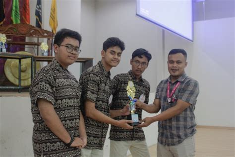 Sma Albayan Sukses Menjuarai Lomba National English Tournament Nusa