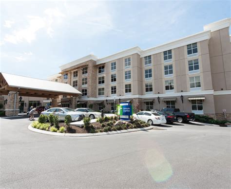 Holiday Inn Express Gatlinburg Downtown (Gatlinburg, TN): What to Know ...