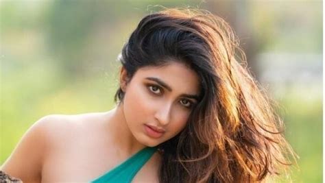 ಬಗ ಬಸ ಸಪರಧ ಸನಯ ಅಯಯರ ಹಟ ಫಟಗಳ Actress Sanya Iyer Hot