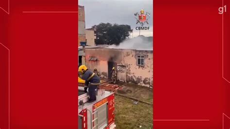 Vídeo Homem ateia fogo na casa da namorada no Gama no DF Distrito