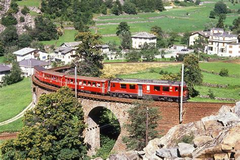 Rhb Regionalzug Von Tirano Nach St Moritz Am Auf