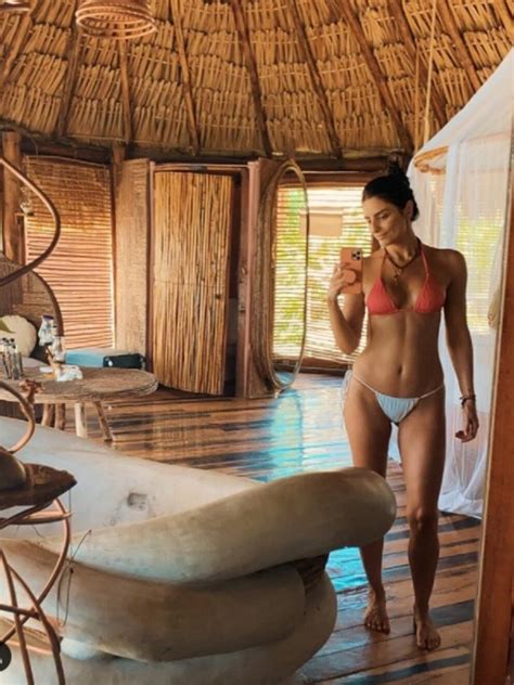 Aislinn Derbez en bikini así se lució la hija de Eugenio Derbez poco