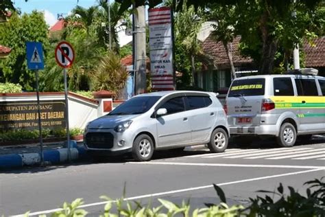 Daya Tampung Terbatas Parkir Rsud Jombang Dikeluhkan Pengunjung