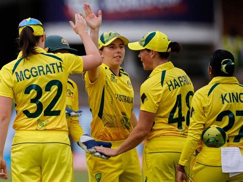 Australia Rout Sri Lanka At Womens T20 World Cup Move Close To Semi