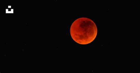 Red moon photo – Free Uluru Image on Unsplash