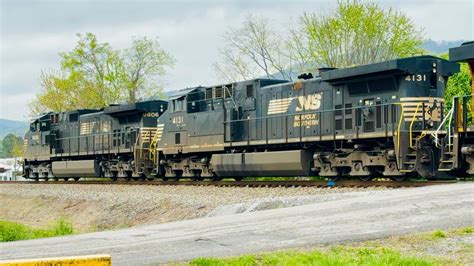 Norfolk Southern Bnsf Mixed Freight Heading Southbound Rockwood