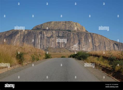 Route Rn Vers La Montagne Bishop S Hat Au Sud De Madagascar Parc