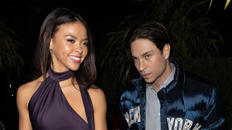 Joey Essex S Romance With Dancing On Ice Partner Vanessa Bauer Heats Up As She Meets His Friends