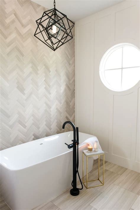 17 Bathrooms With Wallpaper Accent Wall | KIDDONAMES