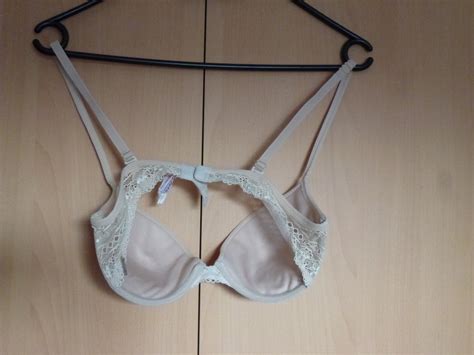 BeeDees Hautfarbener BH mit Spitze und leichtem Push Up beige nude Größe B Kleiderkorb ch