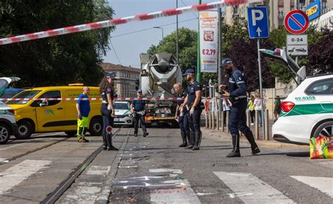 Ciclista Uccisa A Milano Travolta Da Una Betoniera La Quarta