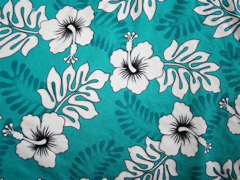 Vintage Hawaiian Prints For A Tropical Vibe