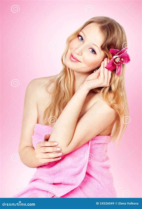 Beeld Van Gelukkige Jonge Blonde Vrouw Stock Afbeelding Image Of Aanbiddelijk Naughty