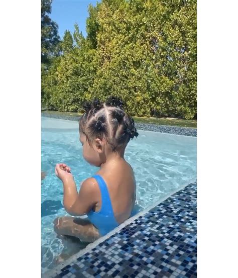 Photo Kylie Jenner et sa fille Stormi profitent d un après midi