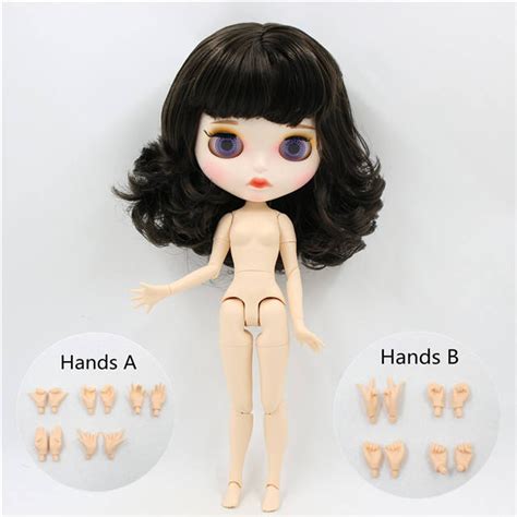 Neo Blythe Muñeca con cabello castaño piel blanca cara mate y puchero