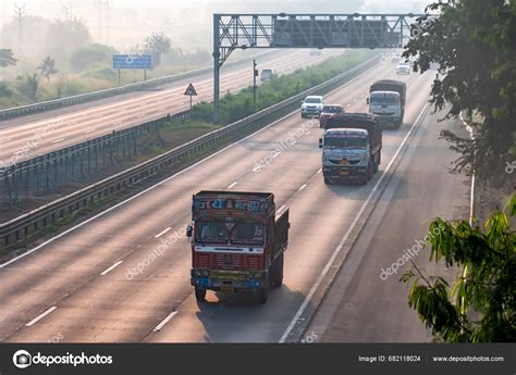 Pune India October 2023 Traffic Mumbai Pune Expressway Pune India ...