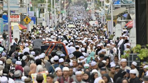 Haul Abah Guru Sekumpul Ratusan Ribu Jemaah Makin Memadati Di