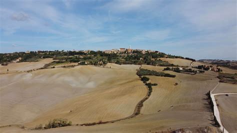 Pienza aerial view in Tuscany, Italy 16362352 Stock Video at Vecteezy