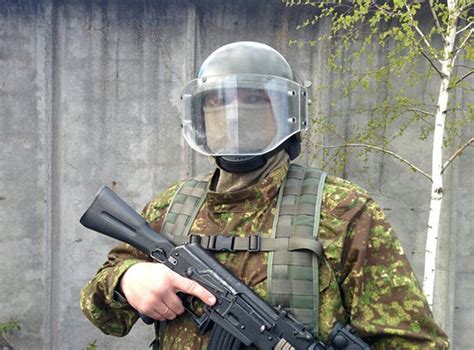 Фото: Боец в защитном шлеме ЗШ-1-2М. Подборка-1