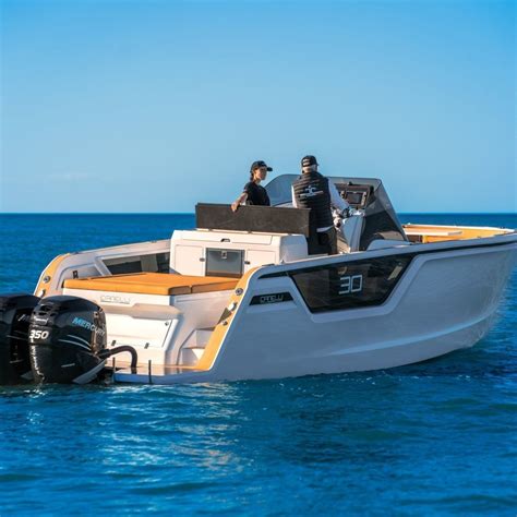 Lancha Express Cruiser Motor De Popa 30 Canelli Yachts S R L