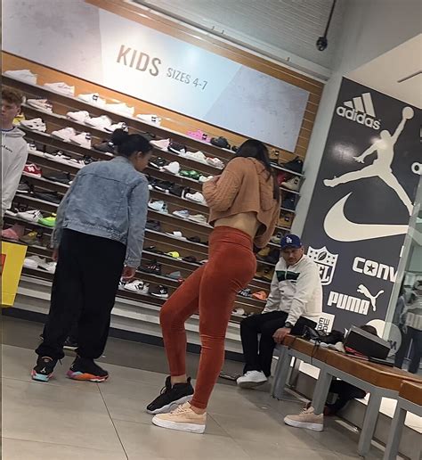 Hot Latina In Orange Leggings Shopping At The Mall Spandex Leggings Yoga Pants Forum