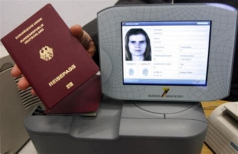 Peste un milion de moldoveni deţin paşaport biometric - Stiri Botosani ...