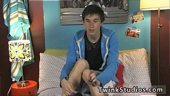 Free Gay Porn Movies Skyelr Bleu Is On Camera Giving An Interview XNXX