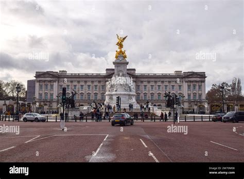 London, UK. 6th January 2023. Buckingham Palace exterior daytime view ...