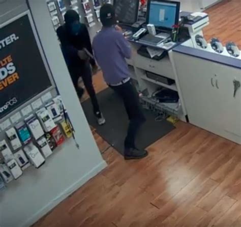 Robbery At Cell Phone Store Captured On Video Houston Tx Patch