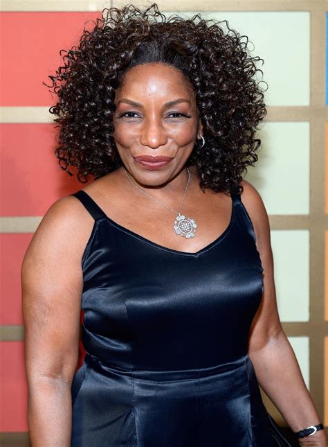 How old is Stephanie Mills becomes a top trending query 1