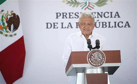 AMLO homenajea a Carlos Slim en Dos Bocas Es el empresario más