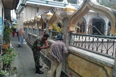 Anggota Tni Ad Dikerahkan Bantu Renovasi Masjid Di Gelegel Adatah