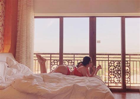 Kh Ng Thua K M Ng C Trinh Angela Ph Ng Trinh Khoe Nh B N Nude Trong Nh T M Y T O B O