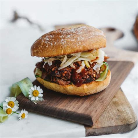 Pulled Jackfruit Bbq Burger With Fennel Slaw Foodbymaria