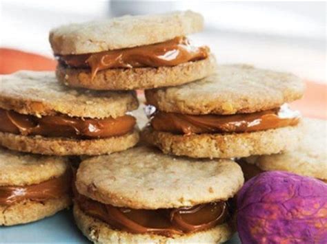 Receta cómo preparar alfajores de dulce de leche y nuez