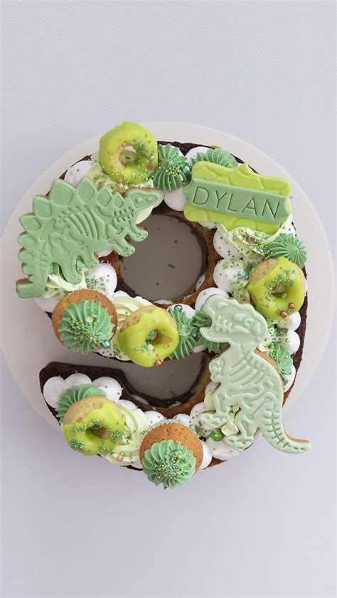 Number 9 dinosaur cake | Dinosaur birthday cakes, Number birthday cakes ...