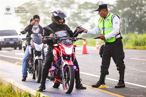 Mayoría de motociclistas no posee licencia por lo que el autoridades