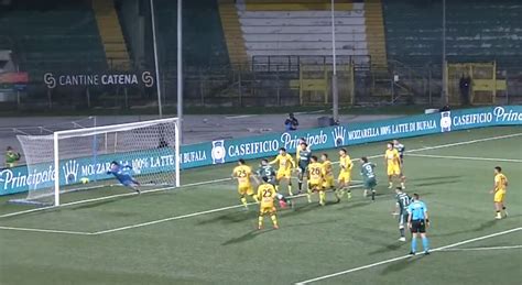 Coppa Italia Serie C L Avellino Supera Di Misura La Juve Stabia