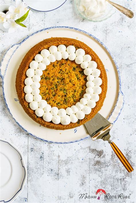 Schneller Rhabarber Vollkorn R Hrkuchen Mit Quark Sahne Tupfen Madam